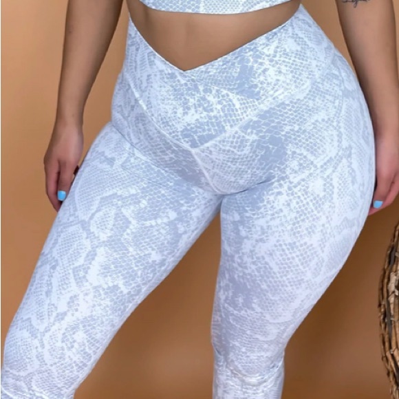 Snake Print Leggings - Picture 5 of 5